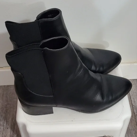 Boot - Picture 2 of 3